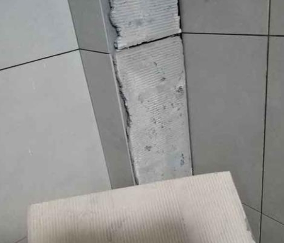 永年瓷砖空鼓维修公司分享下厨房瓷砖脱落的补救措施。